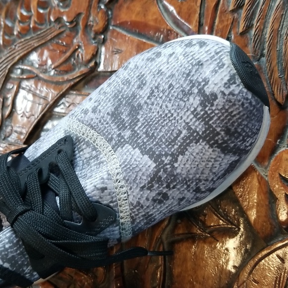 NEW BALANCE NERGIZE Snakeskin Digital 7.5 - Picture 2 of 6